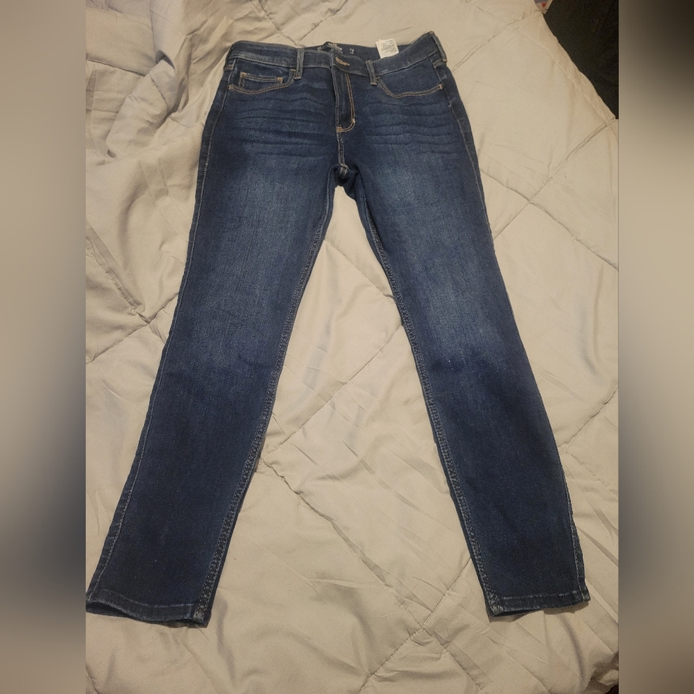 Hollister size 8 skinny jeans